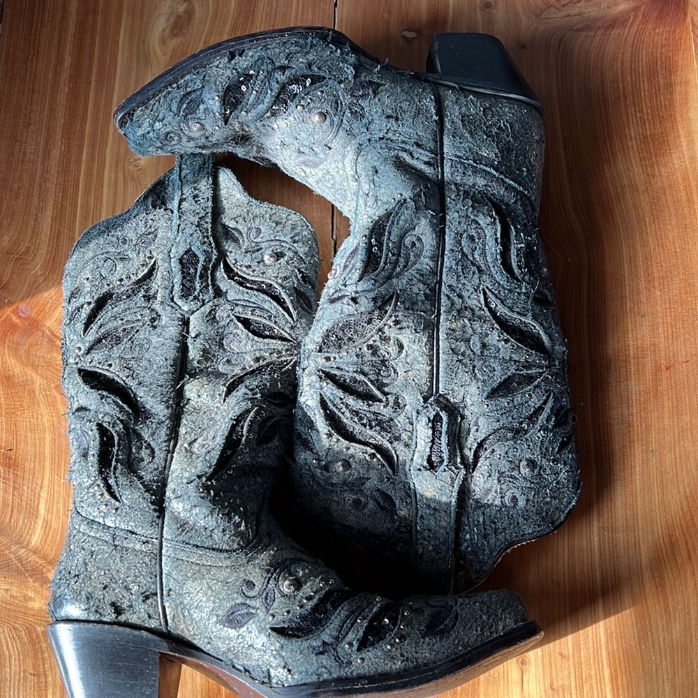Size 8 bling black Corral boots